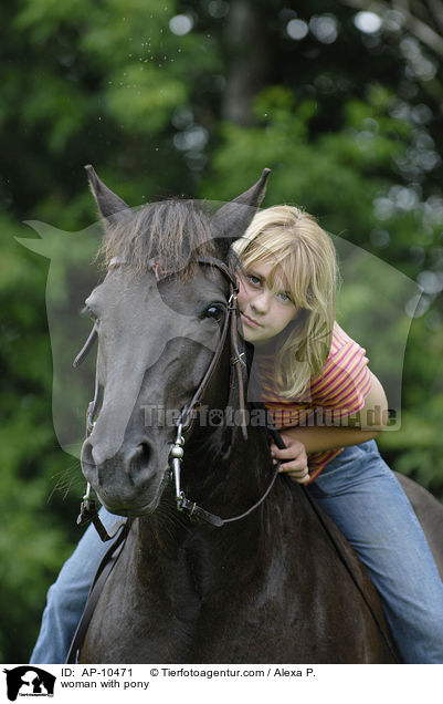 woman with pony / AP-10471