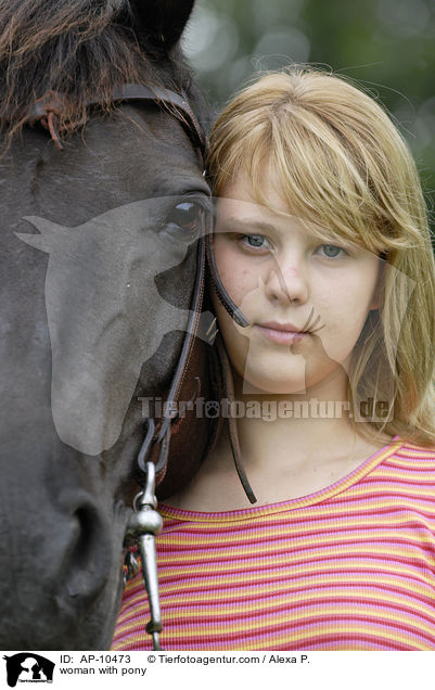 woman with pony / AP-10473