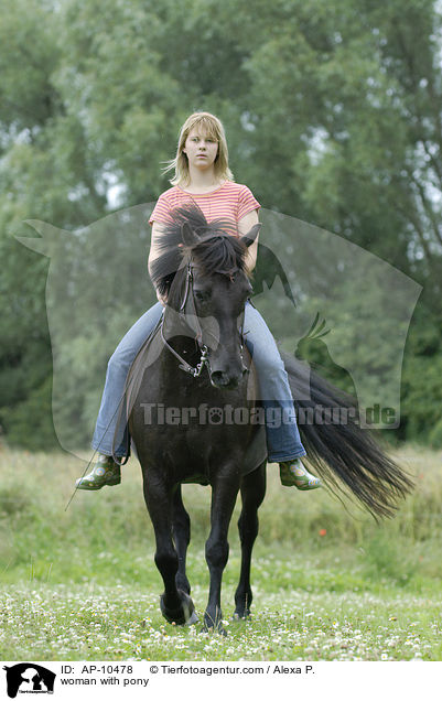 woman with pony / AP-10478
