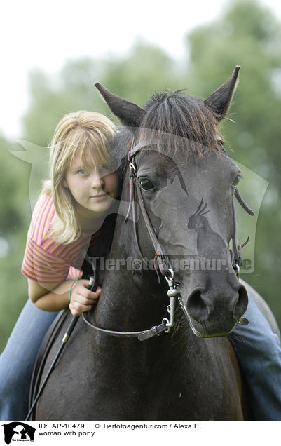 woman with pony / AP-10479
