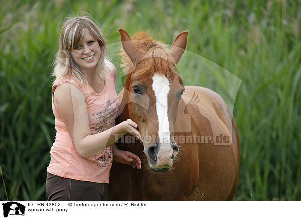 woman with pony / RR-43802