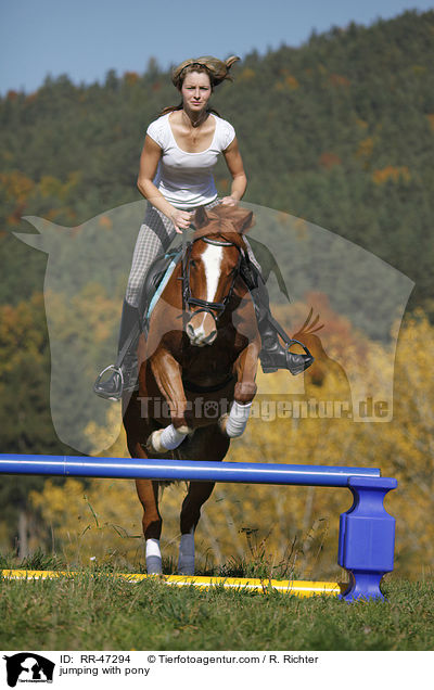 jumping with pony / RR-47294