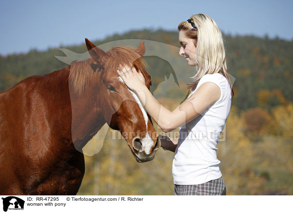 woman with pony / RR-47295