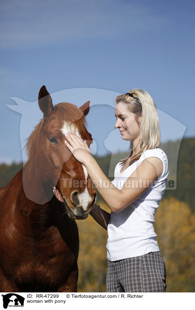 woman with pony / RR-47299