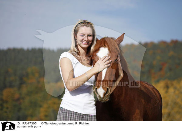 woman with pony / RR-47305