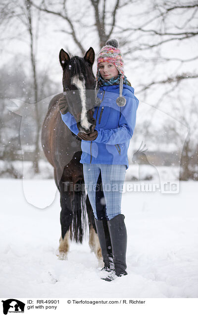 girl with pony / RR-49901