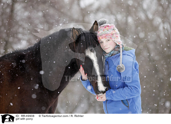 girl with pony / RR-49908