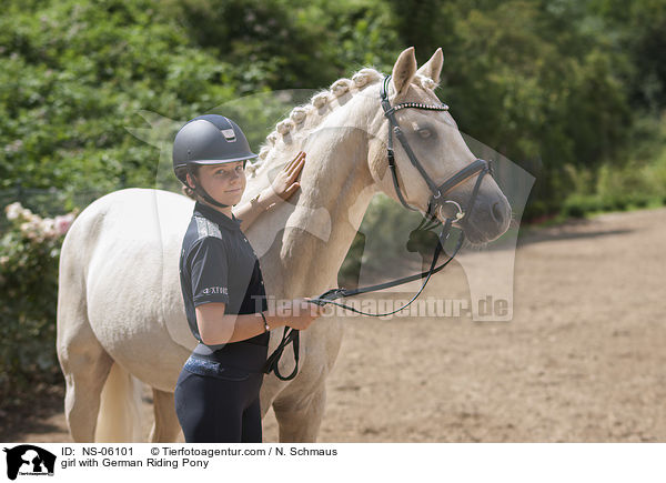 girl with German Riding Pony / NS-06101