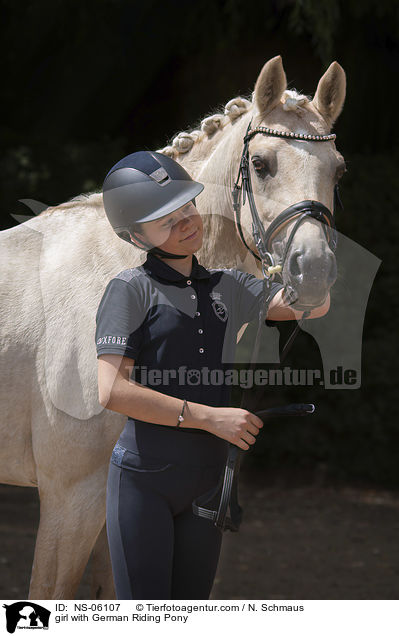 girl with German Riding Pony / NS-06107