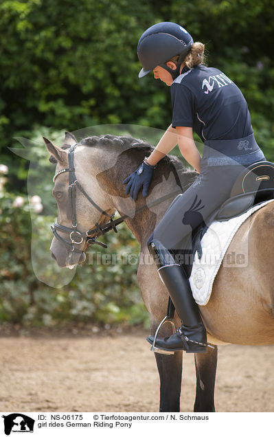 Mdchen reitet Deutsches Reitpony / girl rides German Riding Pony / NS-06175