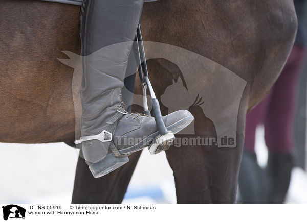 woman with Hanoverian Horse / NS-05919