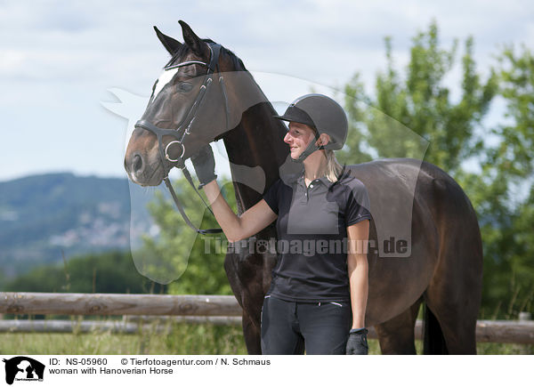Frau mit Hannoveraner / woman with Hanoverian Horse / NS-05960