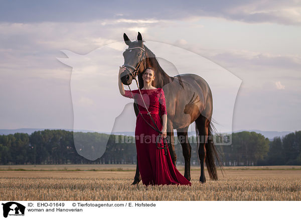 Frau und Hannoveraner / woman and Hanoverian / EHO-01649