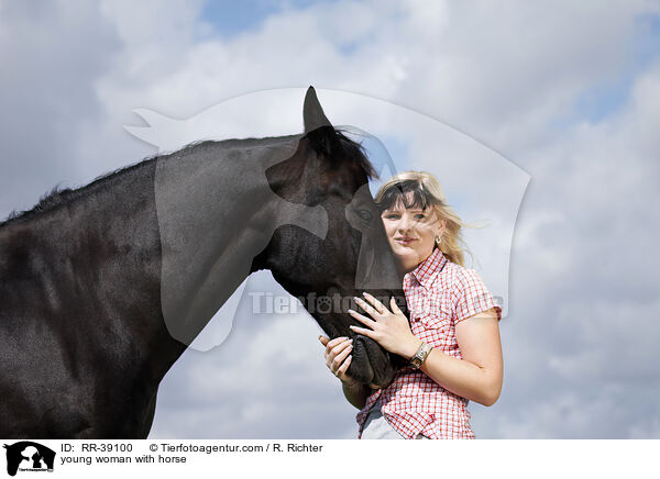 young woman with horse / RR-39100