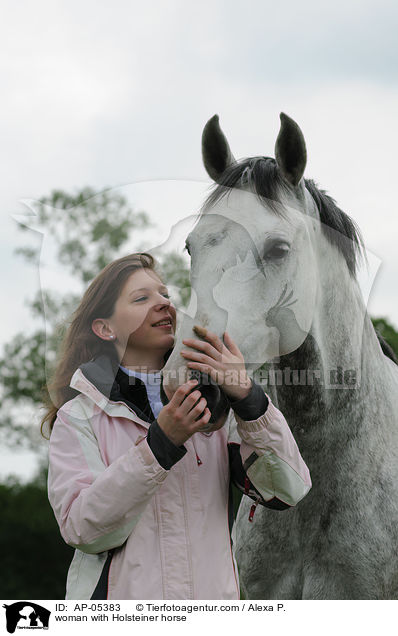 woman with Holsteiner horse / AP-05383