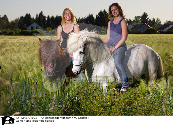 Frauen und Islnder / women and Icelandic horses / MAS-01022