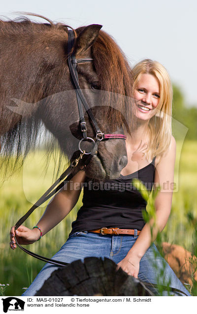 Frau und Islnder / woman and Icelandic horse / MAS-01027