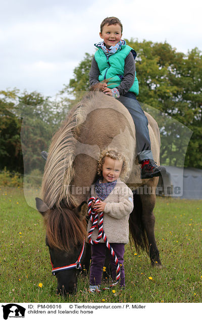 Kinder und Islnder / children and Icelandic horse / PM-06016