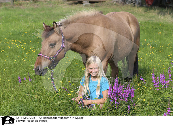 Mdchen mit Islnder / girl with Icelandic Horse / PM-07385