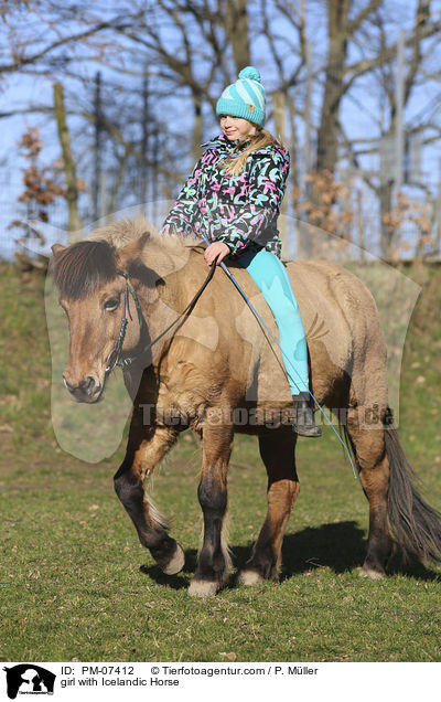 girl with Icelandic Horse / PM-07412
