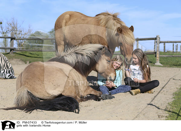 Mdchen mit Islnder / girls with Icelandic Horse / PM-07433