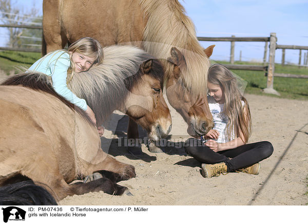 Mdchen mit Islnder / girls with Icelandic Horse / PM-07436