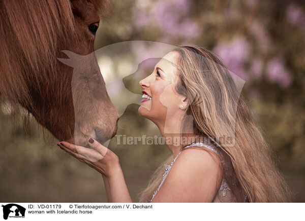 woman with Icelandic horse / VD-01179