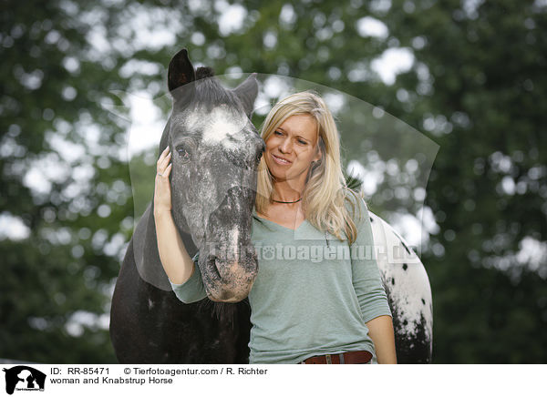 Frau und Knabstrupper / woman and Knabstrup Horse / RR-85471