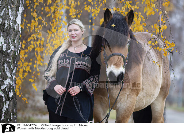 Frau mit Mecklenburger Kaltblut / Woman with Mecklenburg cold blood / JM-04774