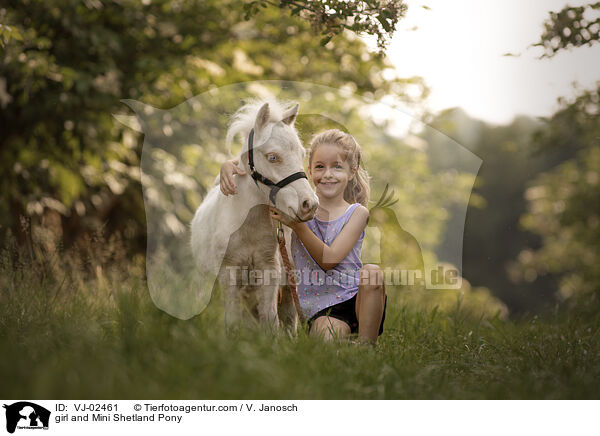girl and Mini Shetland Pony / VJ-02461