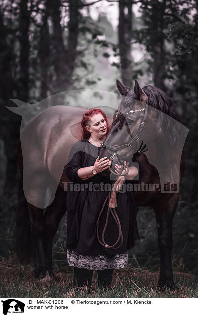 woman with horse / MAK-01206