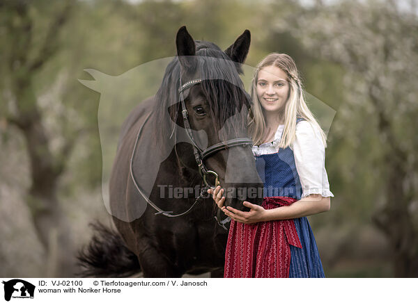 Frau mit Noriker / woman with Noriker Horse / VJ-02100