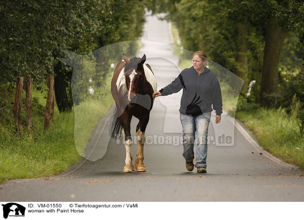 Frau mit Paint Horse / woman with Paint Horse / VM-01550