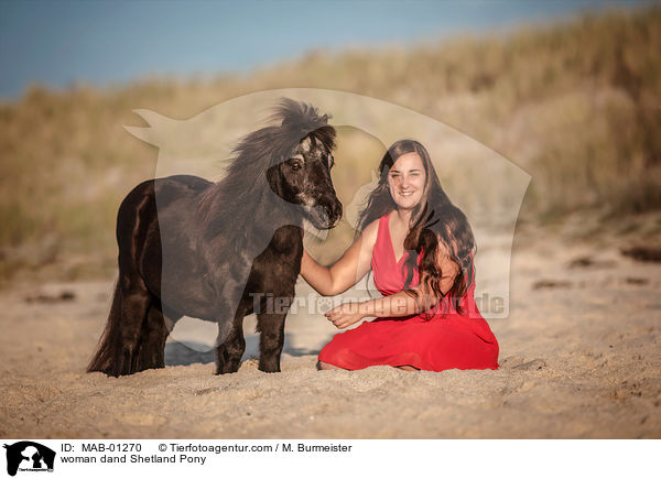 woman dand Shetland Pony / MAB-01270