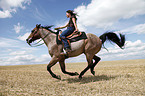 western riding horsewoman