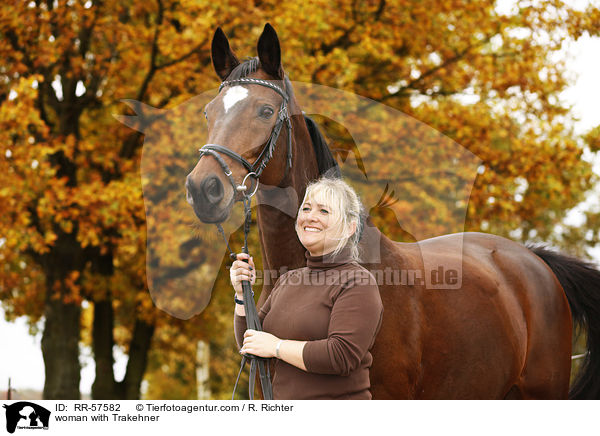woman with Trakehner / RR-57582
