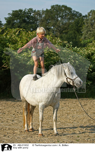 boy with pony / AB-01932