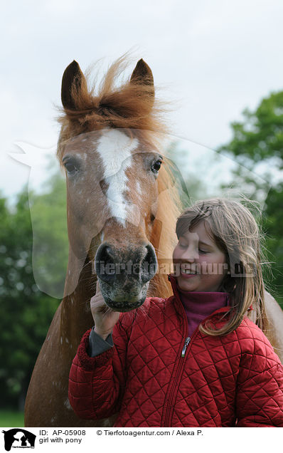 girl with pony / AP-05908