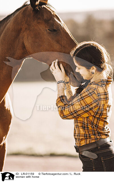 Frau mit Westfale / woman with horse / LR-01159