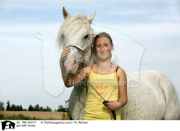 girl with horse / RR-16317