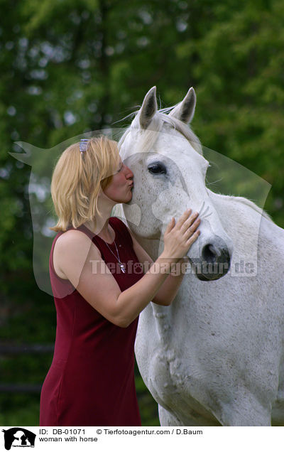 woman with horse / DB-01071