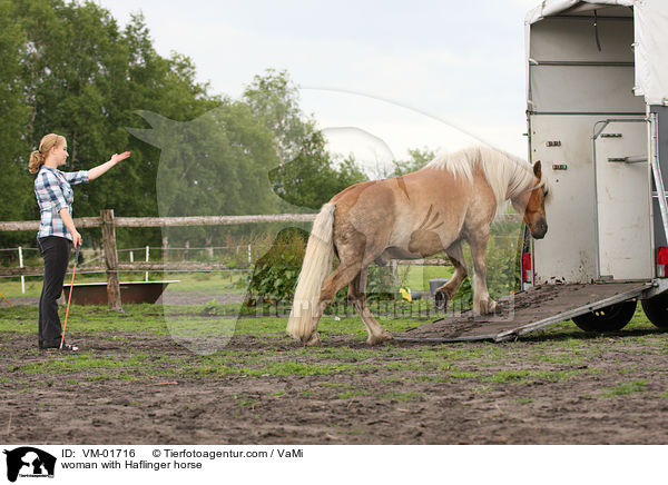 Frau mit Haflinger / woman with Haflinger horse / VM-01716