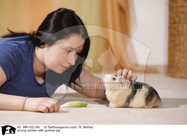 young woman with guinea pig / RR-102149